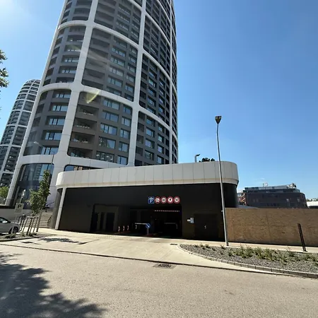 Sky Park By Zaha Hadid- Modern With Garage Apartament *