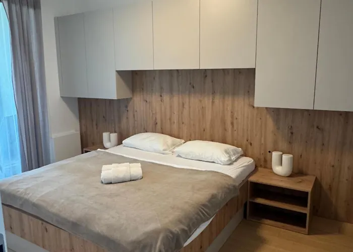 Sky Park By Zaha Hadid- Modern With Garage アパート *