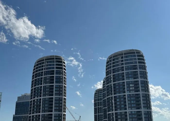 Sky Park By Zaha Hadid- Modern With Garage アパート ブラチスラヴァ