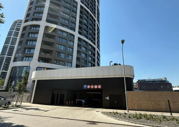 Sky Park By Zaha Hadid- Modern With Garage Апартаменти *